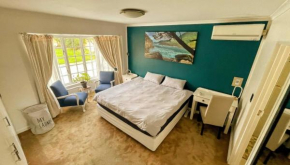 Spacious cosy room with own Bathroom, no load shedding